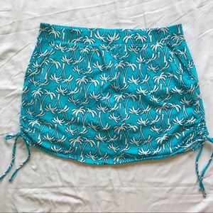 Crown & Ivy palm tree aqua print skort, size L